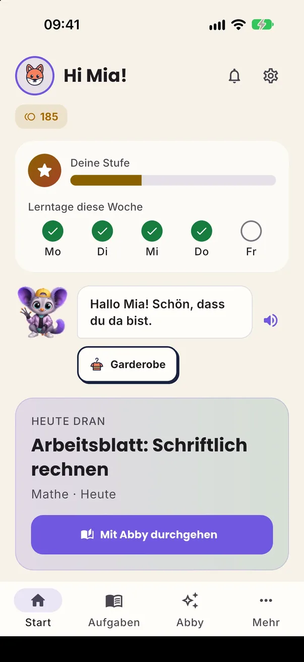 Startseite des Kindes in der App: 185 Münzen, der Balken Deine Stufe, die Lerntage dieser Woche von Montag bis Donnerstag abgehakt und der Knopf zur Garderobe